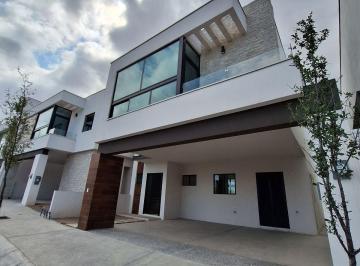 Casa · 216m² · 3 Recámaras · 2 Estacionamientos · Casa - Dominio Cumbres