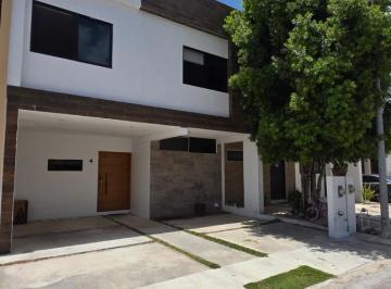 Casa · 183m² · 3 Recámaras · Casa en Venta en Cancún en Residencial Arbolada con Jacuzzi y Roof Top