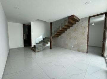 Casa · 260m² · 4 Recámaras · 1 Estacionamiento · Casa en Venta de Lujo con Recamara en Planta Baja en Estanza Residencial Al Norte
