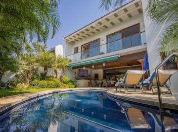 Casa de 4 habitaciones, Cuernavaca · Hermosa Casa Dentro de Fraccionamiento en Acapatzingo