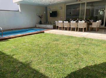 Casa de 3 habitaciones, Zapopan · Casa Valle Real con Alberca