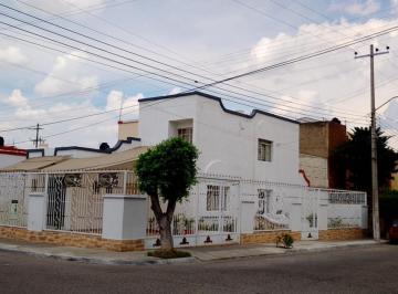 Casa de 3 habitaciones, San Pedro Tlaquepaque · Casa con Local Comercial Independiente en Lomas de La Victoria