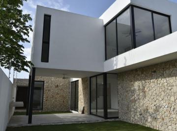 Jardín y Terraza · Casa en Venta en Cholul, Mérida