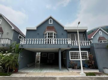 Casa · 311m² · 4 Recámaras · 2 Estacionamientos · Venta de Casa Amplia 4 Recámaras en Privada con Alberca en Zona Tabasco 2000.