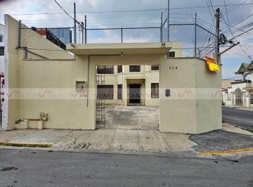 Casa uso de suelo · 169m² · 3 Recámaras · 4 Estacionamientos · Casa con Uso de Suelo en Venta en Mitras Norte