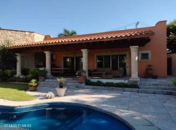 Casa · 650m² · 3 Recámaras · 10 Estacionamientos · Casa - Fraccionamiento Real de Tezoyuca