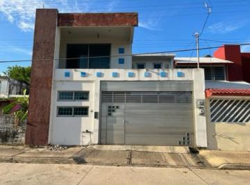 Casa de 4 habitaciones, Coatzacoalcos · Remate Casa Grande