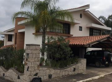 Casa · 450m² · 3 Recámaras · 4 Estacionamientos · Hermosa Casa en Fracc. Privado a 5 Minutos de Plaza El Juguete