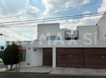 RCV25070701LSC ¡Oportunidad de inversión! Propiedad en venta ideal para oficinas · Casa en Venta en Colinas del Cimatario