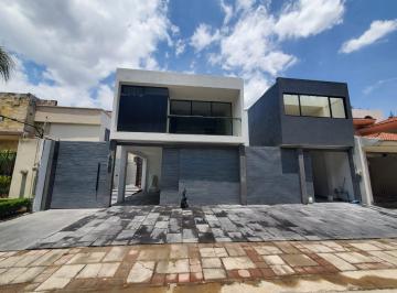 Casa · 500m² · 3 Recámaras · 3 Estacionamientos · Casa en Puerta de Hierro