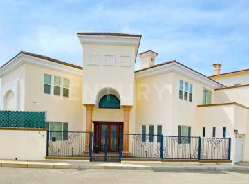 Casa · 467m² · 3 Recámaras · 2 Estacionamientos · Casa en Venta en Loma Dorada, Ensenada, Baja California