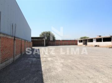 Terreno comercial , Celaya · Salida a Salamanca: Amplio Terreno, con Construccion y Area Techada.
