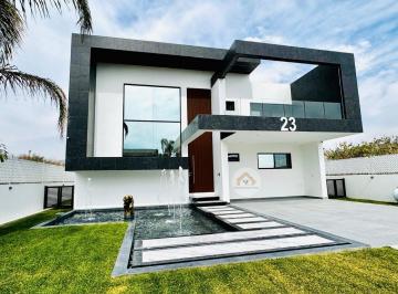Casa · 450m² · 4 Recámaras · 4 Estacionamientos · Casa - Lomas de Cocoyoc