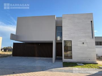 Casa · 402m² · 3 Recámaras · 3 Estacionamientos · Casa en Venta en Lomas del Campanario Norte – Exclusividad, Confort y Estilo en Tres Niveles