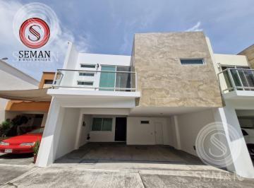 Casa · 197m² · 3 Recámaras · 2 Estacionamientos · Venta Casa Residencial en Privada - Ixtaczoquitlan, Veracruz
