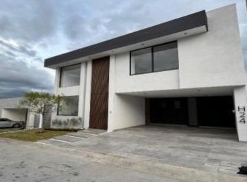 Casa · 274m² · 3 Recámaras · 2 Estacionamientos · Lomas del Molino III