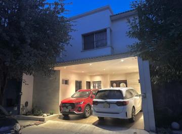 Casa · 218m² · 3 Recámaras · 2 Estacionamientos · Casa en Venta en Portal de Cumbres