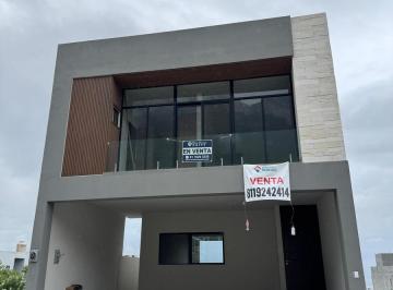 Casa · 354m² · 3 Recámaras · 3 Estacionamientos · Casa en Venta en Cumbres Elite Premier