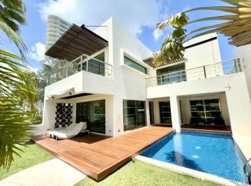 Casa · 393m² · 3 Recámaras · 2 Estacionamientos · Se Vende Casa en Novo Cancun Puerto Cancun