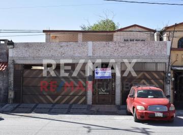 Casa · 300m² · 4 Recámaras · 2 Estacionamientos · Casa en Venta en Col. Longoria - (4)