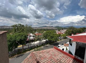 Casa · 350m² · 4 Recámaras · 2 Estacionamientos · Casa de 3 Niveles Para Actualizar: 4 Recámaras, Estudio y Estacionamiento Techado - (4)