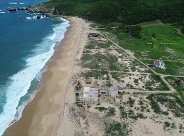 Terreno / Lote , San Pedro Pochutla · Terreno en Venta en Playa Tahueca Junto a un Hotel de 900 m² (20x45)
