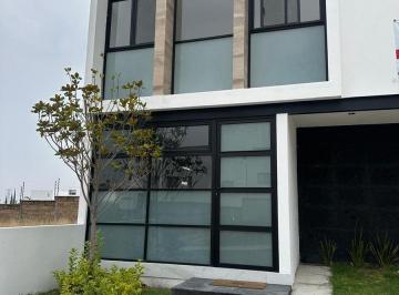 Casa · 225m² · 4 Recámaras · 2 Estacionamientos · Casa en Privada Ónix Punta Esmeralda