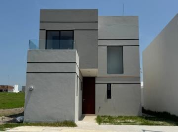 Casa de 3 habitaciones, Alvarado · Casa con Amplísimo Jardín y Frente a Parque Ubicada en Fraccionamiento Cerrado y con Casa Club