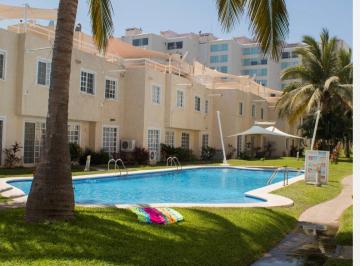 Casa de 4 habitaciones, Acapulco de Juárez · Villa Amplia, Playa Cruzando La Calle, Excelente Fraccionamiento.