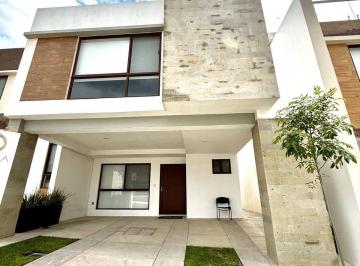 Casa · 144m² · 3 Recámaras · 2 Estacionamientos · Casa - Fraccionamiento Zibatá