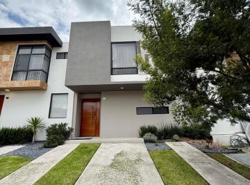 Casa · 112m² · 2 Recámaras · 2 Estacionamientos · Casa - Fraccionamiento Zibatá