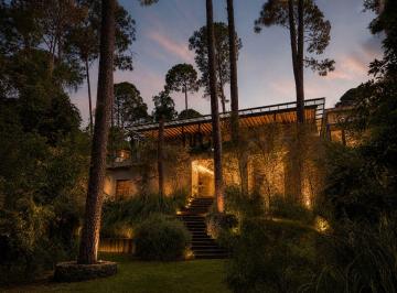 Casa de 7 habitaciones Venta MN 59,500,000 · Casa en Venta en Fontana Bella Avandaro Valle de Bravo