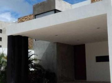 Casa · 184m² · 3 Recámaras · 2 Estacionamientos · | Hermosa Casa Ubicada en Privada en Zona Norte |