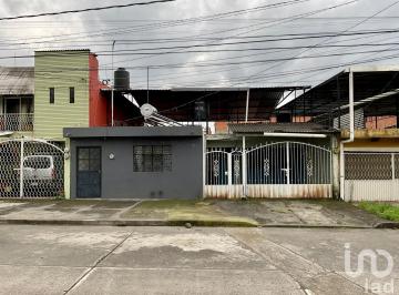 Casa · 315m² · 4 Recámaras · 1 Estacionamiento · Se Vende Casa en La Mora, Uruapan