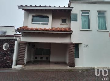 Casa · 449m² · 3 Recámaras · 2 Estacionamientos · Casa en Venta en Milenio III, Querétaro, Querétaro
