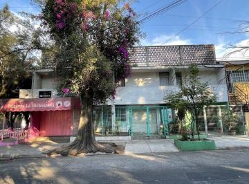 Casa · 319m² · 1 Estacionamiento · Casa con Locales en Venta en Colonia Colón