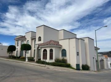 Casa en condominio · 838m² · 4 Recámaras · 5 Estacionamientos · Casa en Venta en Porta Fontana