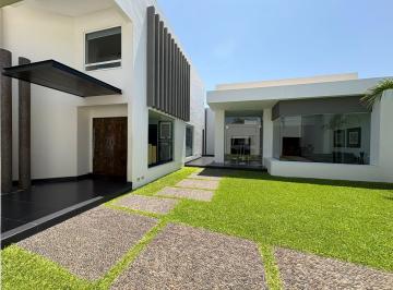 Casa · 1100m² · 3 Recámaras · 4 Estacionamientos · Casa en Venta en Colonia Chapultepec Culiacan Sinaloa