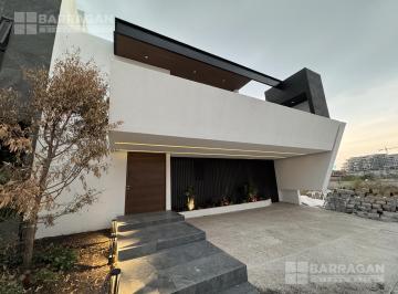 Casa · 300m² · 3 Recámaras · 3 Estacionamientos · Espectacular Casa Nueva en Venta, La Vista Grand