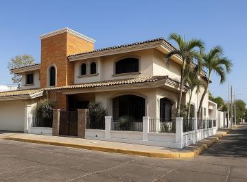 Casa · 5 Recámaras · 3 Estacionamientos · Casa en Venta Colonia Chapultepec Culiacan Sinaloa