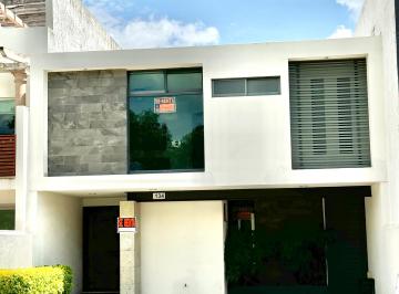Casa de 4 habitaciones, León · Vive en Lomas Punta del Este: Casa Amueblada con 4 Recámaras y Hermosas Áreas Verdes