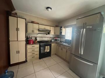 Casa · 227m² · 3 Recámaras · 2 Estacionamientos · Casa en Renta Fracc Cerrado Cerca Av Importantes