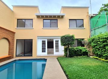 Casa de 3 habitaciones, Cuernavaca · Casa Sola en Exclusivo Fraccionamiento con Estricta Seguridad 24/7
