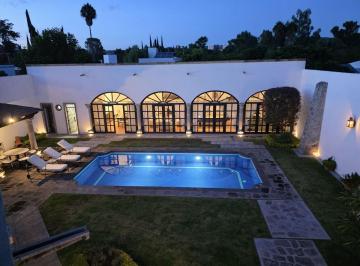 Casa de 4 habitaciones, Querétaro · Exclusiva Casa en Venta en Jurica, Lujo y Comodidad Una Combinación Perfecta!