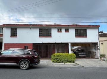 Casa · 320m² · 3 Recámaras · 2 Estacionamientos · Casa en Cumbres 2do. Sector, Monterrey, N. L. Excelente Ubicación y Para Remodelar