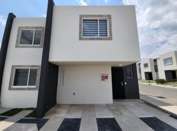 Casa · 113m² · 3 Recámaras · 2 Estacionamientos · Casa en Hacienda de Las Fuentes, Calimaya con 3 Recamaras, Excelente Ubicación, Mod. Almeria