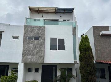 Casa en condominio · 131m² · 4 Recámaras · 2 Estacionamientos · Casa en Venta en Fraccionamiento La Moraleja, Zapopan