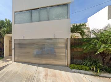 Casa de 3 habitaciones, Mérida · Venta de Casa con Alberca en Fraccionamiento Montebello, Merida, Yucatan.