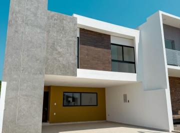 Casa · 211m² · 3 Recámaras · 2 Estacionamientos · Casa en Lomas del Dorado