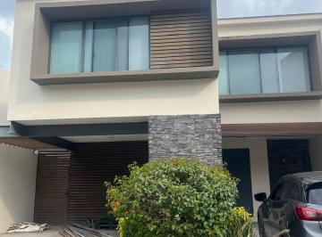 Casa de 3 habitaciones, León · Casa en Venta en Lomas del Molino 2